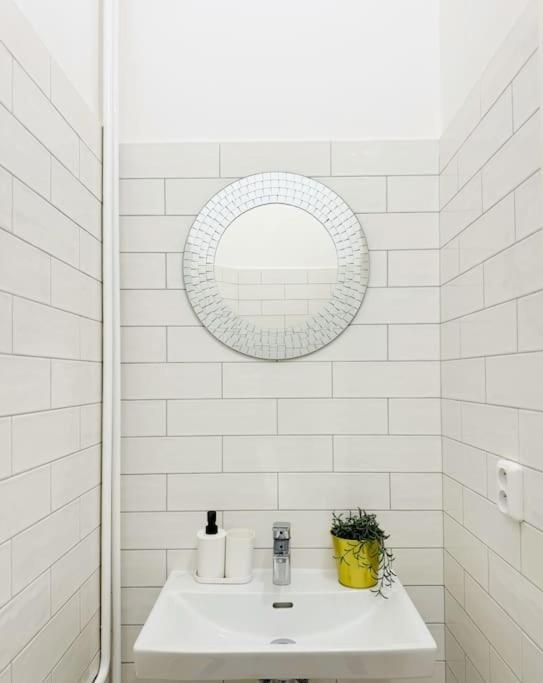 New! Mucha 3bdr Flat In Heart Of The Center Prague