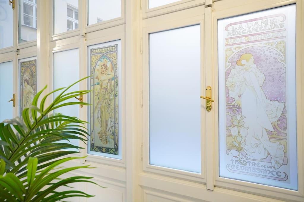 New! Mucha 3bdr Flat In Heart Of The Center * Prague