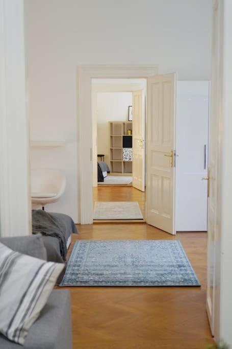 New! Mucha 3bdr Flat In Heart Of The Center Apartment