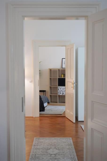 New! Mucha 3bdr Flat In Heart Of The Center Apartment