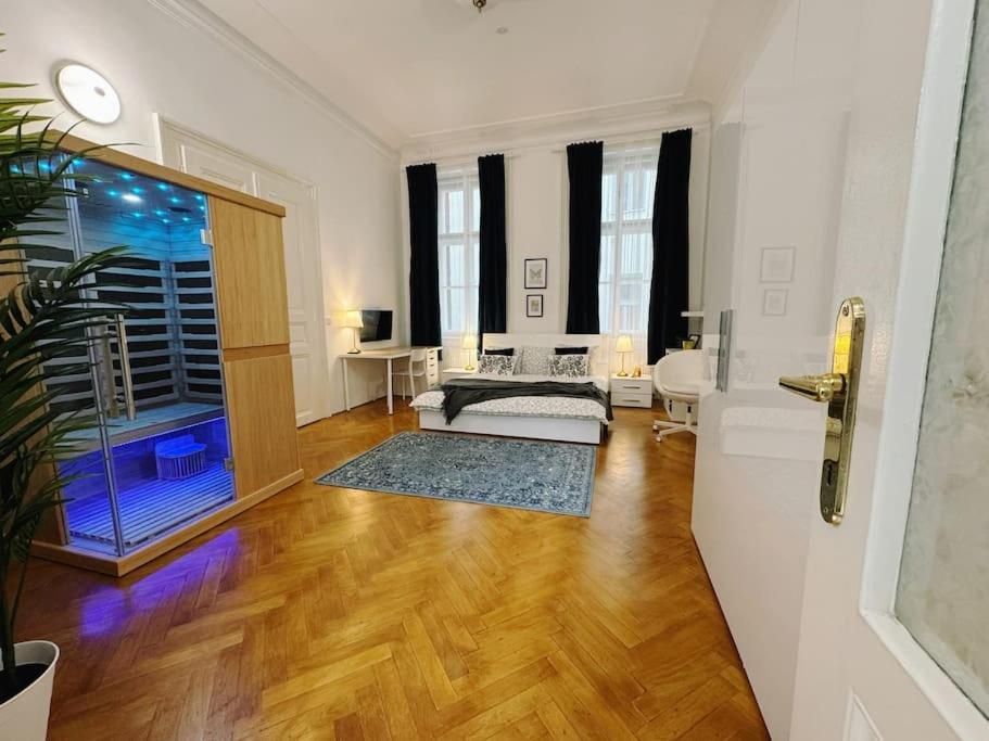 New! Mucha 3bdr Flat In Heart Of The Center Apartment