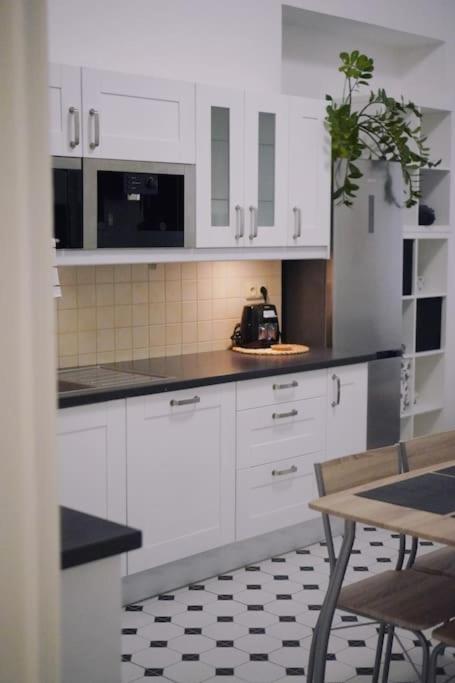 New! Mucha 3bdr Flat In Heart Of The Center Apartmán