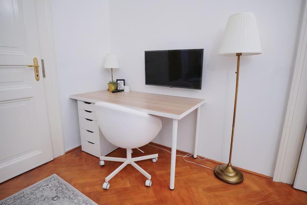 Apartmán New! Mucha 3bdr Flat In Heart Of The Center