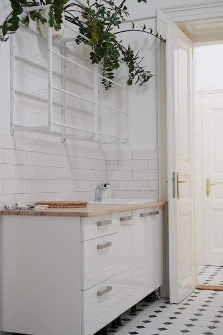 New! Mucha 3bdr Flat In Heart Of The Center Apartmán Praha