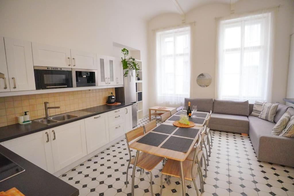 Apartmán New! Mucha 3bdr Flat In Heart Of The Center Praha